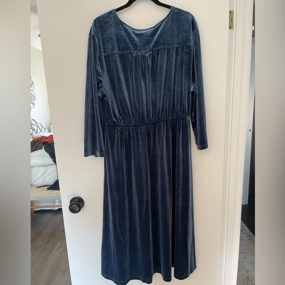BNWT Blue Velvet Midi Dress XL - Picture 4 of 4